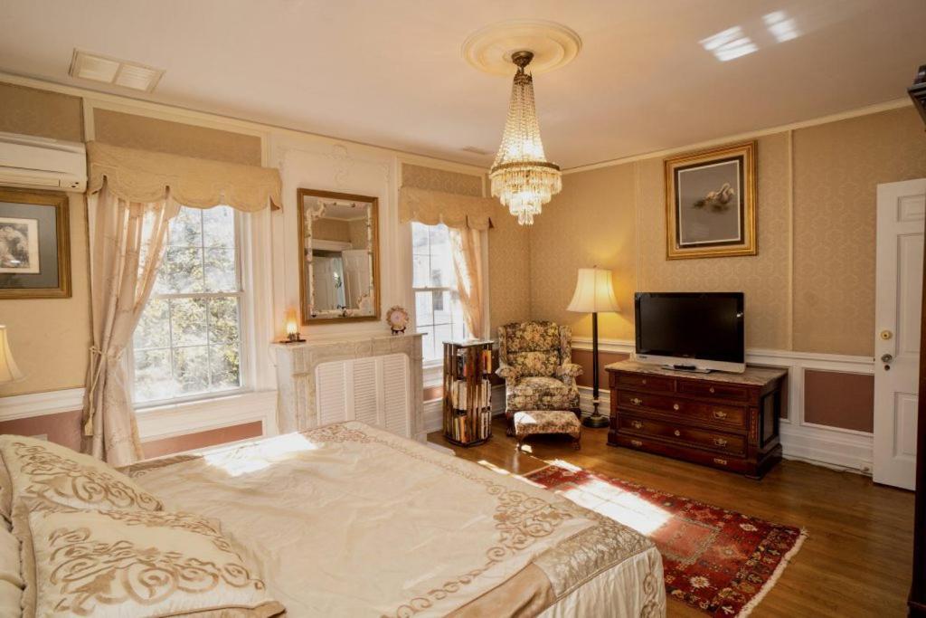 The Melange Inn Hendersonville Bagian luar foto