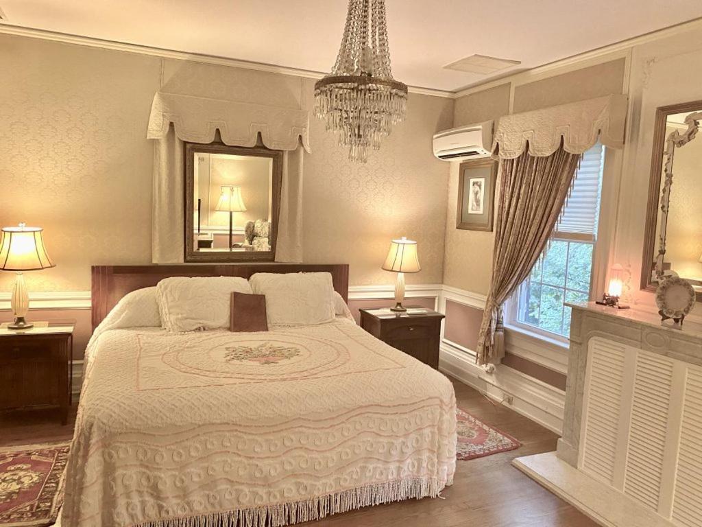 The Melange Inn Hendersonville Bagian luar foto